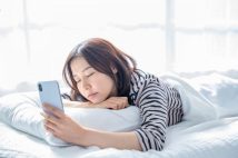 スマホ代の節約テク 電池消費量を抑えるには「マルチタスク機能をそのまま」「画面は暗く」