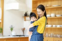 セカンドライフで年収アップを狙える「資格」は何か? 介護、ベビーシッター、ドローン、ペット関連に注目