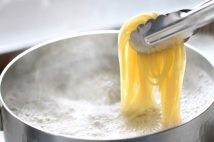 お金がない時に空腹を満たす「安うまクッキング」 60代オバ記者は「パンの耳」「スパゲティ」を重宝