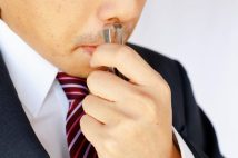 マスク生活の終焉で急浮上する「鼻毛問題」 「鼻毛が出てますよ」と指摘する難しさ