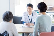 世田谷区でも高齢者世帯増の波。区と地元の不動産会社が手を組み、安否確認、緊急搬送サービスなど入居後も切れ目ない支援に奔走