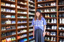 スニーカー600足が部屋にズラリ! 業界30年の高見薫さんに聞く美しい収納術とストリートファッションの奥深き歴史