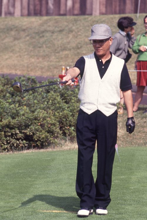 ゴルフ中の上岡さん（1991年10月）