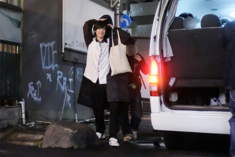 ロケ場所に向かう内藤秀一郎