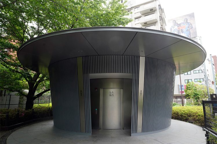 渋谷区の「THE TOKYO TOILET」プロジェクトで、有名クリエイターが設計した公共トイレ（時事通信フォト）