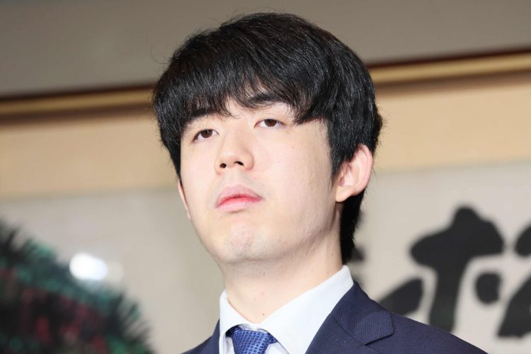 破竹の快進撃が続く藤井聡太（時事通信フォト）