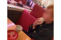 問題となっている「湯呑みペロペロ」動画(SNSより)