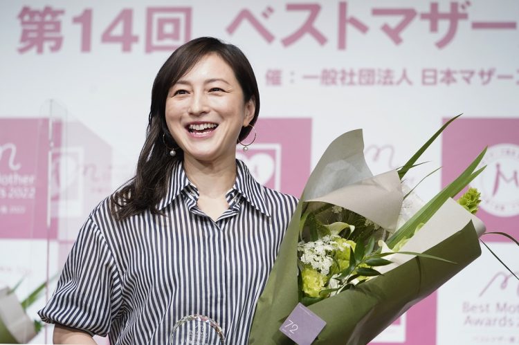 広末涼子は第14回ベストマザー賞2022を受賞していた（時事通信フォト）