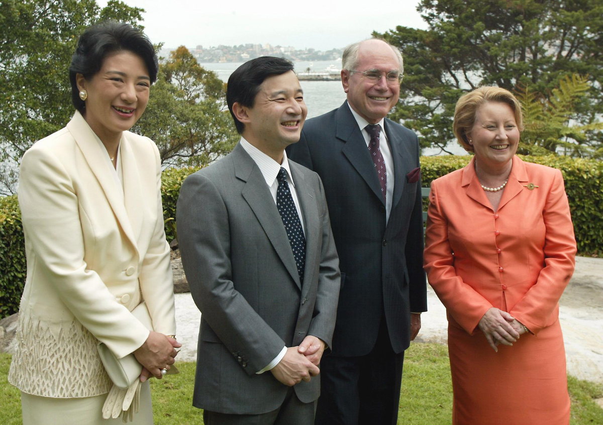 当時のオーストラリア大統領夫妻と懇親（2002年12月。オーストラリア。時事通信フォト）