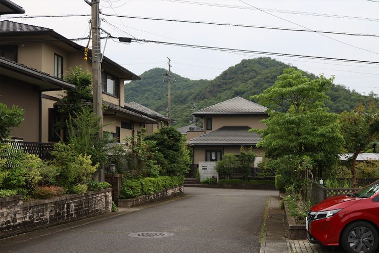 「日野基本射撃場」に隣接する閑静な住宅街