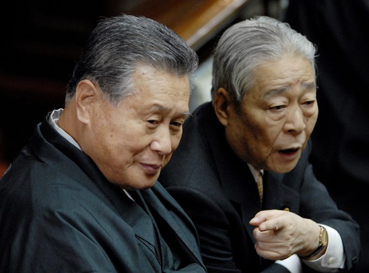盟友関係だった森喜朗・元首相（右）と青木幹雄・元参院議員会長（時事通信フォト）