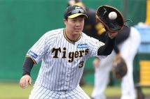 ベンチの空気も今までとは違うという(写真は大山悠輔/時事通信フォト)