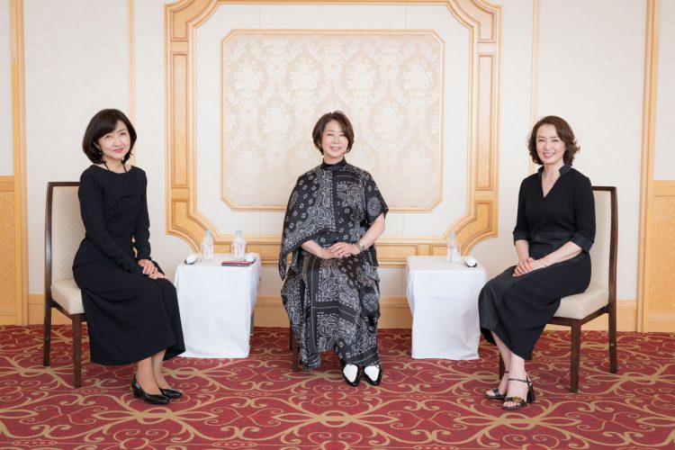 懐かしい思い出が蘇る（左から寺田理恵子、中井美穂、河野景子）