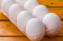 近年の研究結果では、卵を食べてもコレステロール値に影響はないとする指摘も