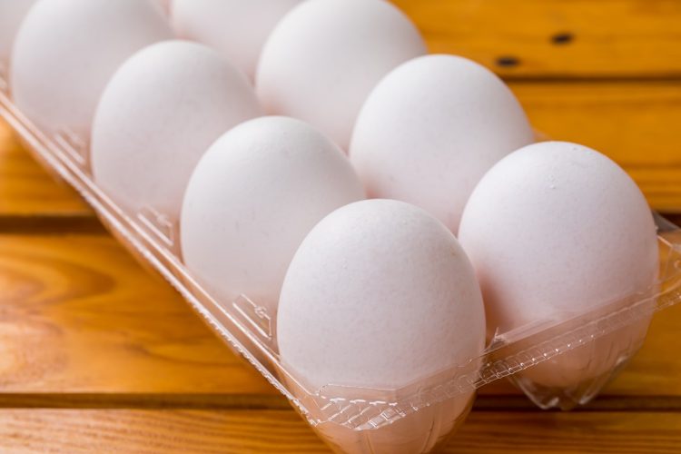 近年の研究結果では、卵を食べてもコレステロール値に影響はないとする指摘も