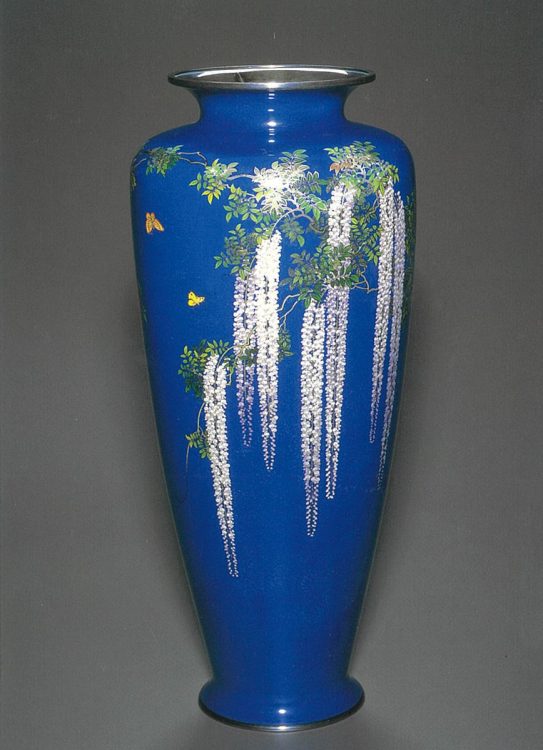 並河の代表作「藤蝶文大花瓶」（19〜20世紀初）