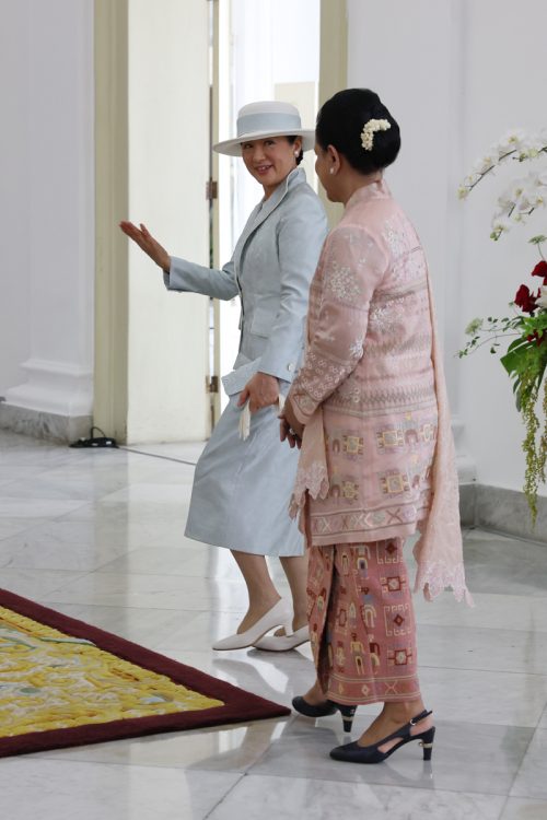 19日には両陛下でジョコ大統領が執務を行うボゴール宮殿をご訪問。雅子さまはイリアナ大統領夫人と積極的にお話しされるご様子も見られた
