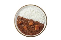 ジャーキーの旨味と食感を存分に味わえる『ビーフジャーキーカレー』(アサヒテング 388円)