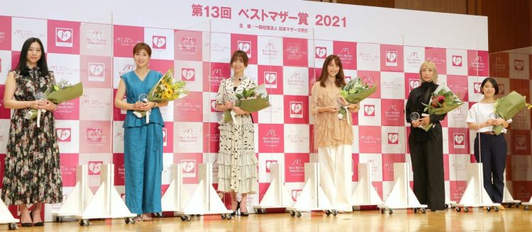 三浦瑠璃、潮田玲子、篠田麻里子、蛯原友里、蜷川実花、タサン志麻（時事通信フォト）