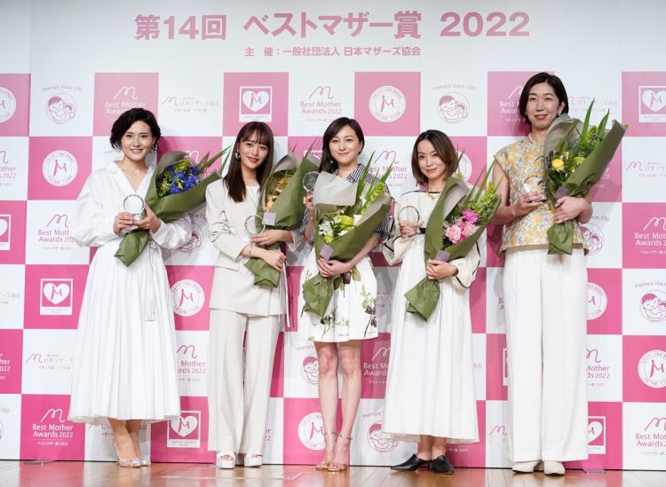 金子恵美、近藤千尋、広末涼子、鈴木亜美、荒木絵里香（時事通信フォト）