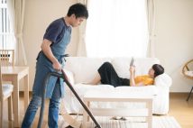 「家事ができる夫」を育てる方法 教え方のポイントは「機嫌がいい時に話し合う」「とにかく褒める」