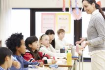芸能人も子供を通わせる「インターナショナルスクール」とはどんな学校か? 高額な授業料以外にもかさむ出費