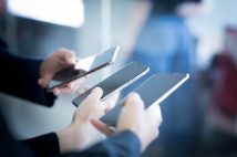「iOS 17」対象外で「ついに買い替える時が…」 iPhone 8ユーザーたちの悩ましい買い替え事情