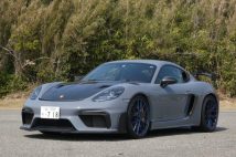 冷静ではいられない“最新で最高のポルシェ”「718ケイマンGT4 RS」の乗り心地 「だから乗りたくなかった…」