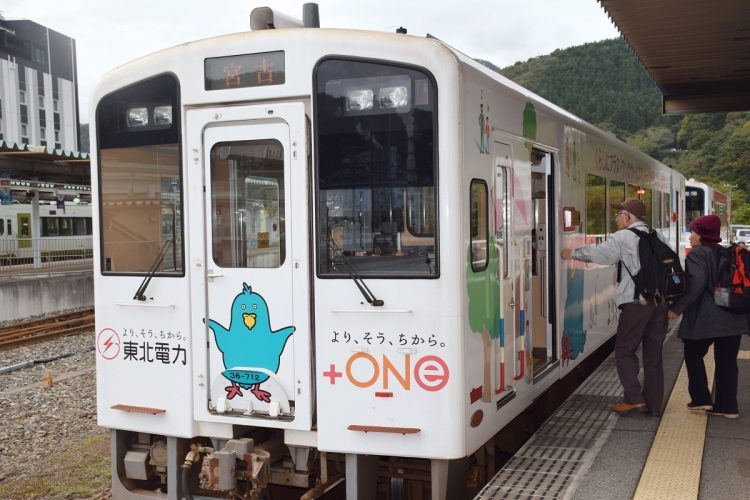 沿線に鹿が多く、衝突することも増えている三陸鉄道（時事通信フォト）