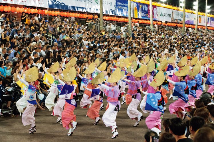 400年の伝統を持つ熱気に満ちた演舞（写真／アフロ）