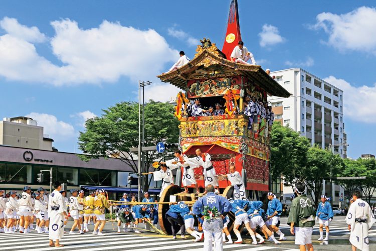 夏の京都を盛り上げる美麗な山鉾