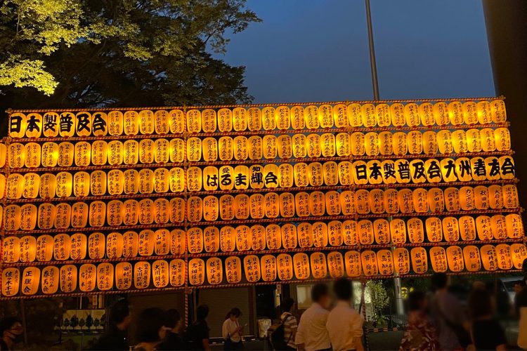 今年も靖国神社には三浦春馬さんに向けられた提灯が飾られている