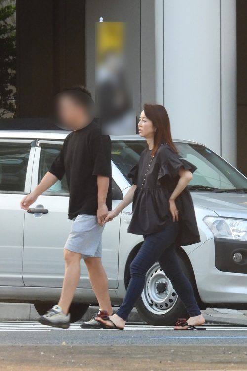 腰に手を当てたりといった“妊婦さんならでは”の仕草も