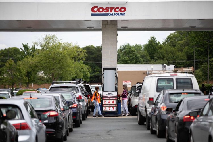 コストコでは有料会員向けにガソリンも販売している（イメージ、AFP＝時事）