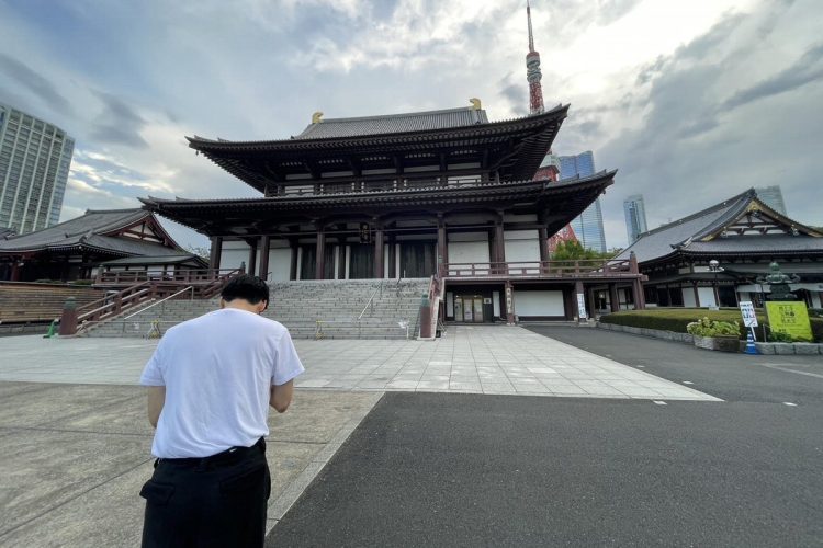 静けさのなか訪れた増上寺