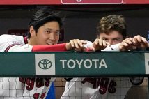 大谷翔平、両手指を“うにうに”させてチームメイトを応援 “念パワー”を自ら吸収してホームラン