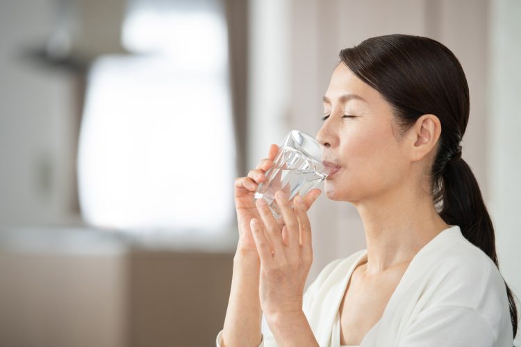 冷房による脱水症状の要注意（写真／PIXTA）