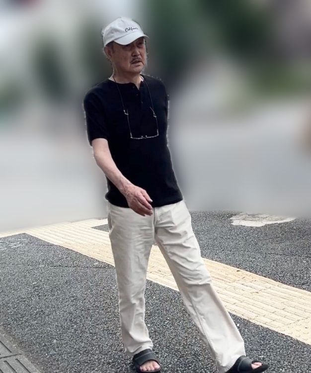 黒Tシャツが似合う81歳