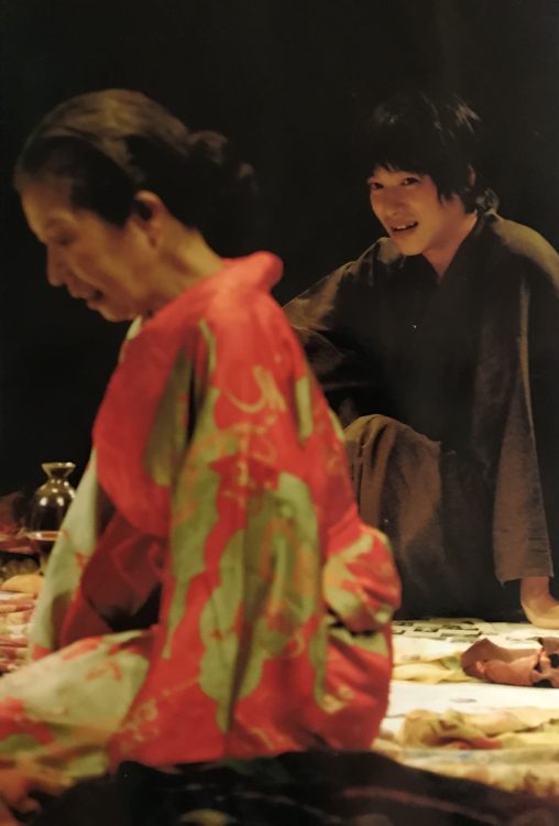 2005年に女優・濱崎けい子氏（左）と『宮城野』を演じた堺（写真／芥川仁）