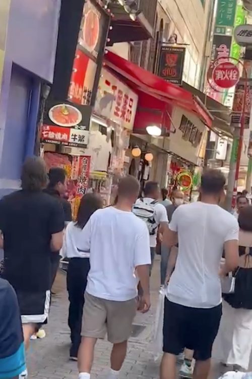 渋谷センター街を歩くバイエルンの面々