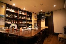“圧倒的な実家感”が魅力で女性客増加中の『スナック』 「いいお店は新規客や女性客にやさしい」傾向