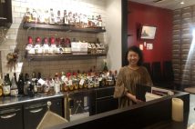 40代、50代で新たにスナックを開業 一躍人気店に押し上げた2人の“ニューウェーブ・ママ”に迫る