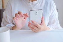 【知らないうちに副業が違法行為に】懸賞に当たって韓国旅行した55才女性の後悔 「コピー品の持ち帰りを指示されて…」