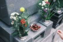 3人に1人はお墓参りの習慣がない時代に “お墓参り離れ”した人たちの本音と先祖供養への想い