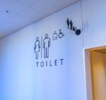 公衆トイレで性犯罪に遭わないための防衛策。子どもの安全どう守る?