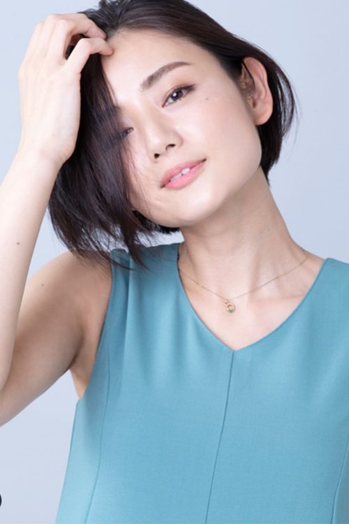 ヘアカット前で、かきあげスタイルの片山萌美（本人のインスタグラムより）