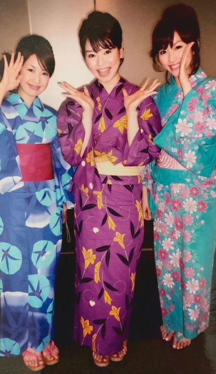 左から松丸友紀アナ、前田真理子アナ、亀井京子アナ