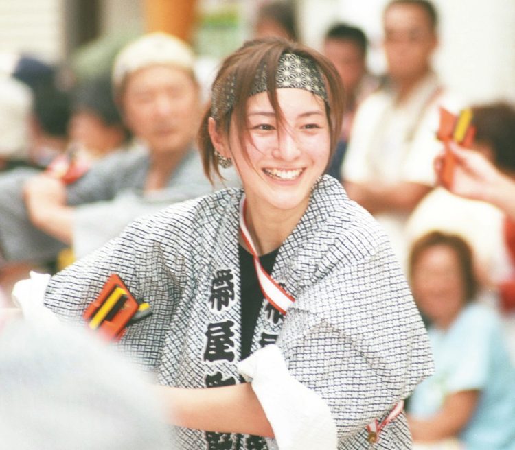 過去には地元出身の女優・広末涼子も参加（写真／共同通信社）