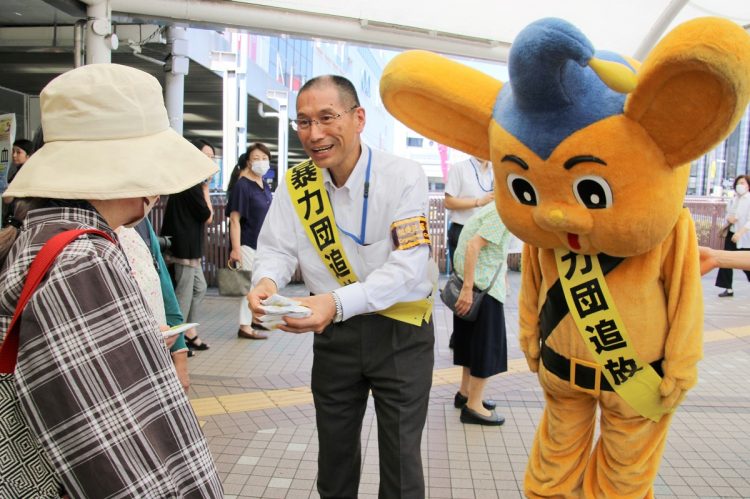 暴力団追放を駅前で警視庁が啓発活動（イメージ、時事通信フォト）