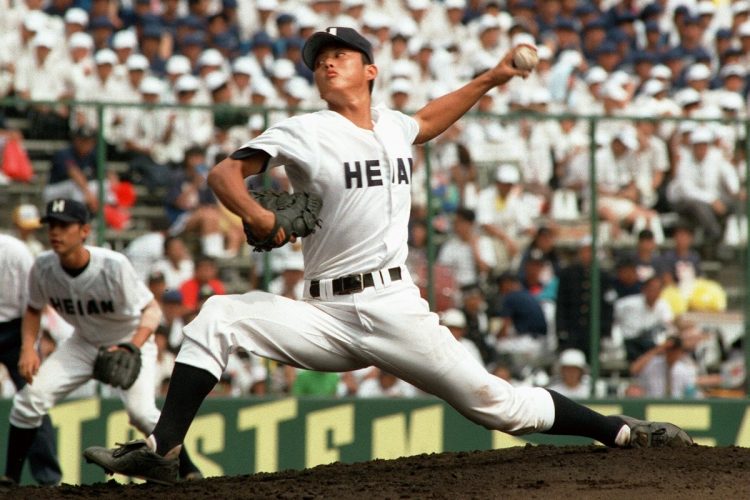 1997年、平安高校の川口知哉は820球投げて準優勝（時事通信フォト）